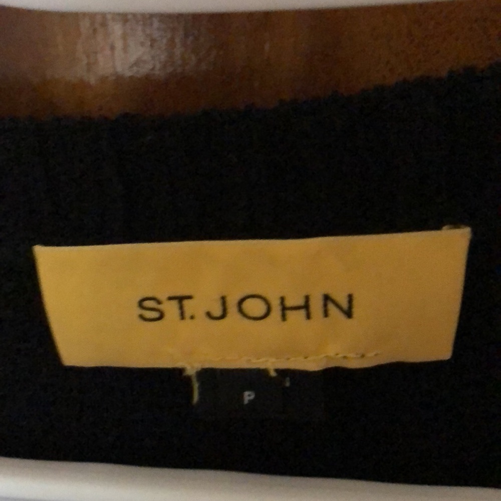 St.John Sweater - Picture 3 of 3